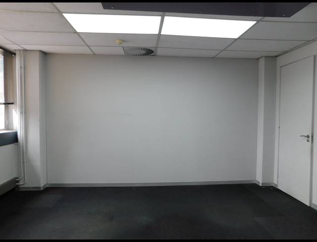 1,306M² OFFICE TO LET IN FERNDALE
